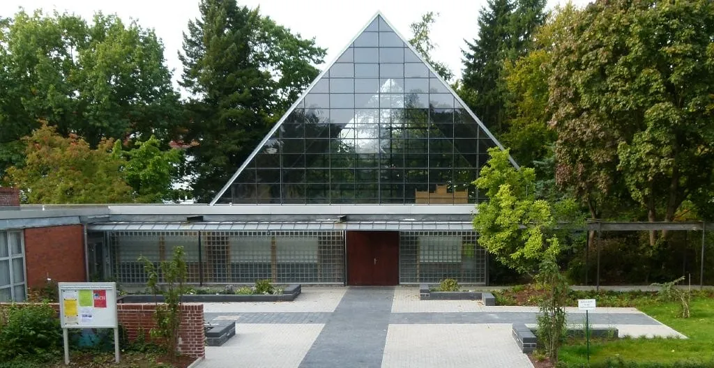 Vorplatz Schönow-Buschgraben